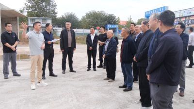 我县组织“四大家”老领导开展参观调研活动  