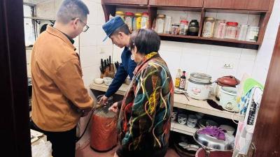 南漳县消防救援局联合社区开展消防安全关爱活动 