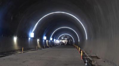 平宜高速襄阳段三标段关口垭隧道右幅顺利贯通  
