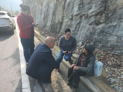 南漳县板桥镇一名人大代表联动寻回高龄独居老人 