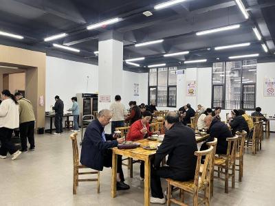 南漳县卞和社区探索幸福食堂多元助餐新路径 