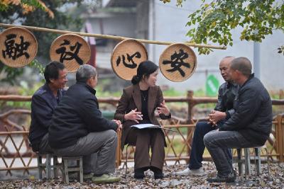 永远在路上——以习近平同志为核心的党中央引领全面从严治党向纵深推进 