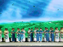 谷城县举办“庆国庆迎重阳”老干部文艺晚会