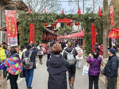 襄阳谷城：万人游堰河打年货  腊八节“食”足年味浓