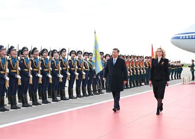 习近平抵达莫斯科对俄罗斯进行国事访问并出席纪念苏联伟大卫国战争胜利80周年庆典 
