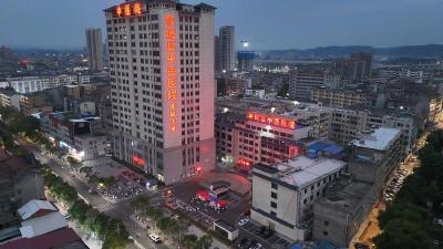华灯初上时，杏林入市来！谷城这场中医夜市让把脉问诊有了烟火温度 