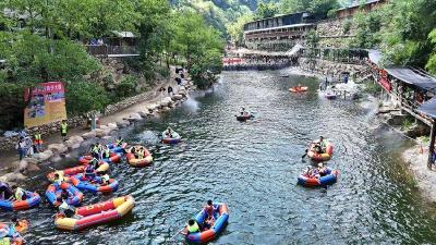 “凉”方火出圈！谷城班河景区暑期客流爆棚 