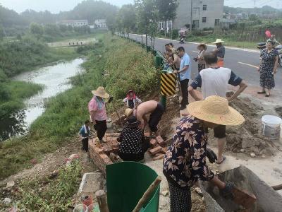 襄阳谷城：乡贤出资+群众出力 闻家畈村“铺”出幸福路 