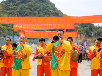 谷城：青山甘泉 水岸雨坪