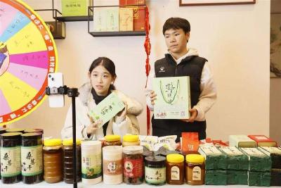 课堂扎进田间！襄阳大学生堰河直播带货可挣学分 