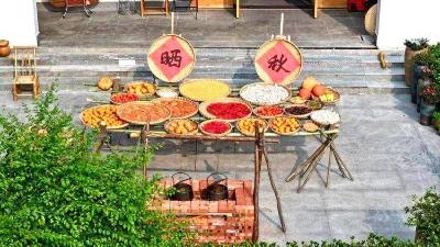  秋染七彩调色盘，谷城老君山“晒秋”正浓