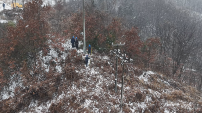 谷城：无人机“破冰”出击 守护山区群众光明