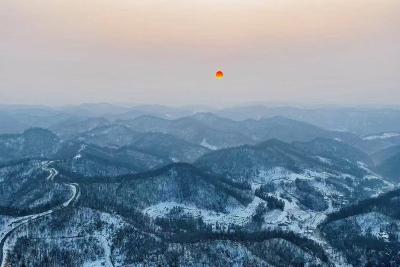 襄阳谷城：雪后初霁现水墨丹青，到老君山巅赏“长河落日”