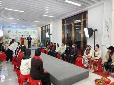 匠心秀场“潮”出圈！谷城工会助农直播活动让生态米、非遗腐乳“C位出道” 