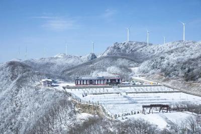 开板啦！快来横冲滑雪场，体验冰天雪地里的“速度与激情”…… 