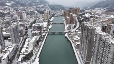 全体总动员！除雪保畅，他们很拼……