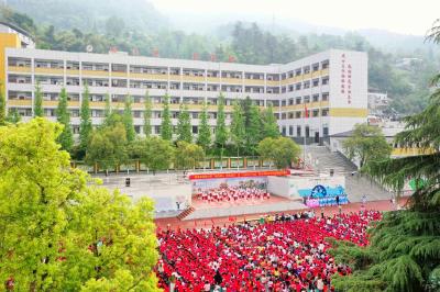 世界读书日 | 时光静好，书韵悠长！保康这所小学满园书香