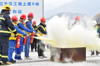 新闻特写：消防安全进工地 筑牢安全防火墙  