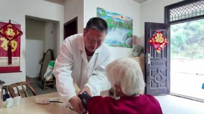 襄阳保康：腿有残疾，步履不停！为了村民健康，他执着坚守40年……