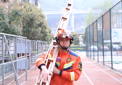 襄阳保康：800次战斗，2200次救援！他是百姓心中的“守护神”、队友眼里的“拼命三郎”
