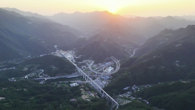 保康：晚霞织锦色 群山染夕晖 