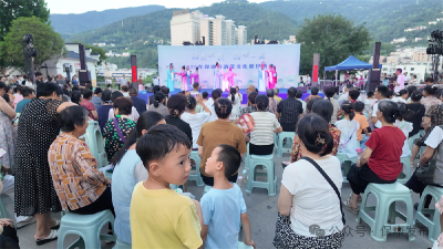 戏台搭到广场上！保康县消夏文化惠民活动火热开场 