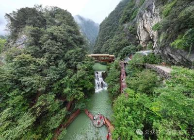 焕新迎客，游人如织！国庆中秋假期首日，保康五道峡景区售票破万 