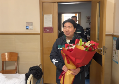 湖北保康：两位“中国好人”跨界联动 为深山果打开“畅销门” 