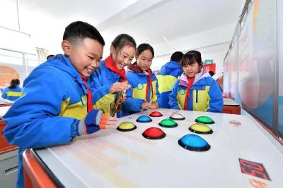 沉浸式探秘！这场科普盛宴让山里娃直呼“过瘾”