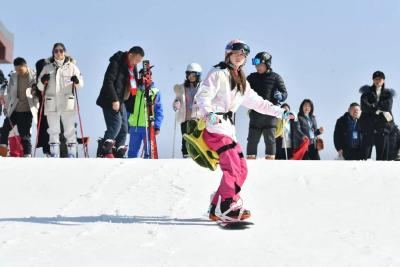 “燃”动冰雪，“滑”丽启程！襄阳“冰雪嘉年华”消费季，一次体验N种快乐…… 