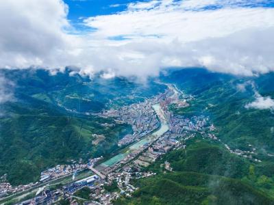 “山是底色，更是底气。”——从“试点”到“先行”，保康做对了什么？