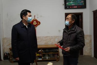 【宣传阐释社会主义核心价值观】新春送祝福 浓情暖人心 市领导开展节前走访慰问