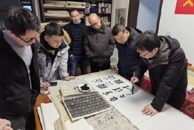 【宣传阐释社会主义核心价值观】市文化馆线上线下多形式举办书法迎春笔会