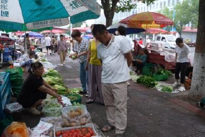 便民疏导点 帮流动摊贩“安家”