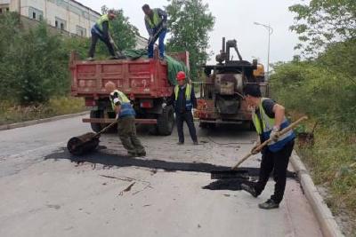 市政中心启动道路沥青维修工作 修补路面“小病害”