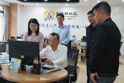 李兴兵到草埠湖镇、坝陵街道调研