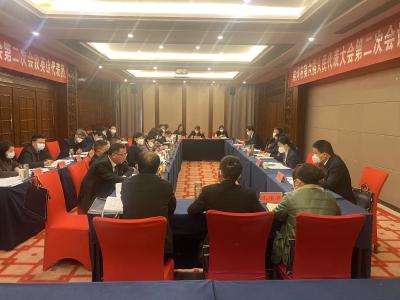 【快讯】出席市六届人大二次会议英山代表团继续审议政府工作、计划与预算执行等报告