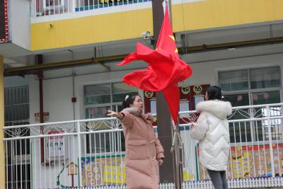 ​县直机关幼儿园举行新学期首次升旗仪式