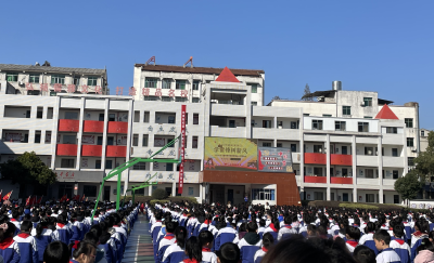 县实验小学：学雷锋 树新风 做新时代好少年