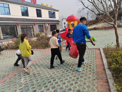 柳林河小学：学习雷锋精神 争做美德少年