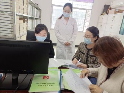 县卫健局积极推进妇幼健康服务工作