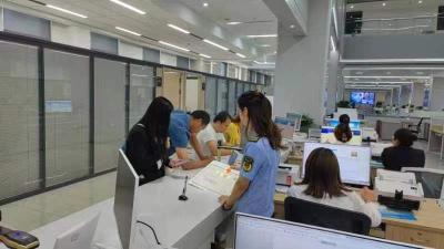 我县颁发首张台湾居民个体工商户营业执照