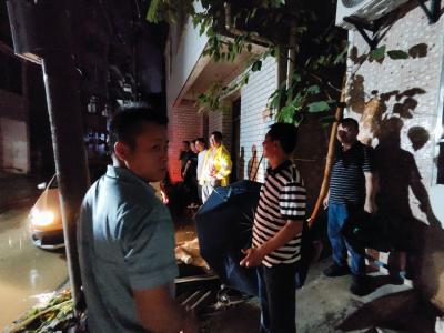 县九昇城发集团：连夜开展排涝作业   做实防灾减灾工作