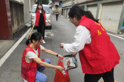 毕昇小学教联体：志愿服务进社区 清扫街道暖民心  