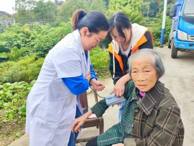 英山县凤凰琴社会服务中心开展志愿服务进乡村活动