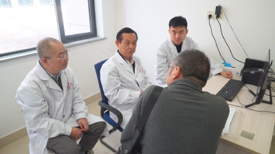 武汉大学中南医院教授团队来县人民医院坐诊并开展传帮带活动