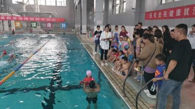 毕昇小学开展游泳“选苗”活动
