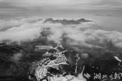 桃花冲风景区：玉树琼枝美如画