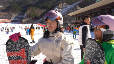 【年味里的英山】新春正流行  滑雪劲头热