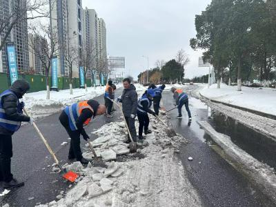 湖北长安建设集团积极组织开展清冰除雪行动